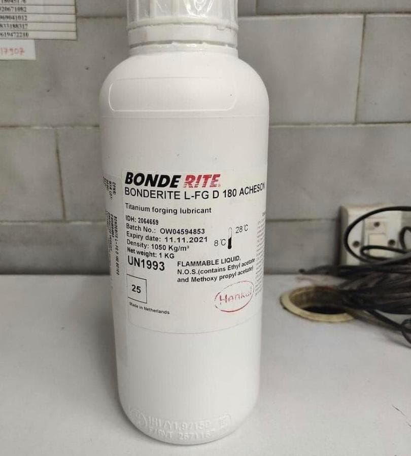 GRAPHITED LUBRICANT VARNISH